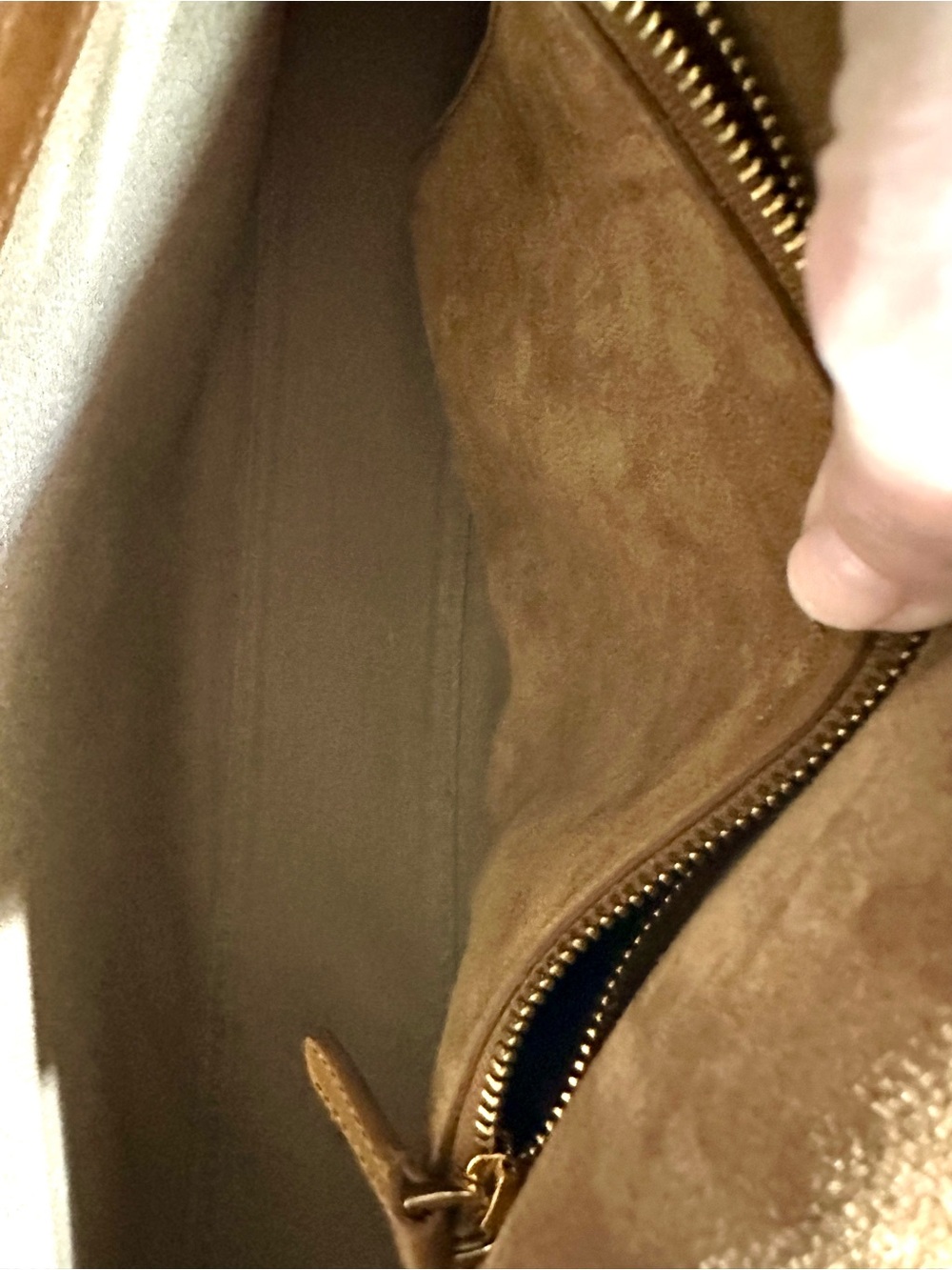 Madewell “Dakota” Large Tan Suede Saddle Crossbody Bag with Gold-Tone Hardware - Picture 13 of 15